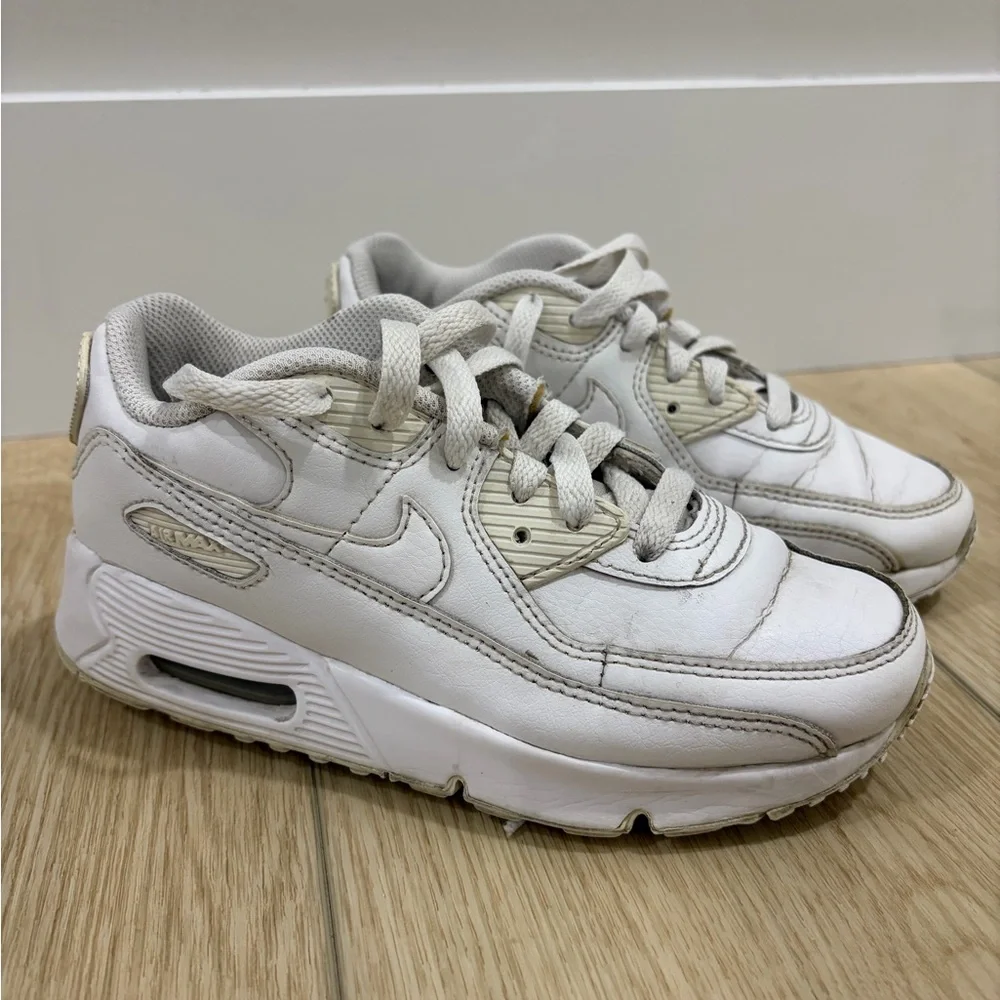 Nike Kids Streetwear Leather Comfort Everyday Casual Athletic White Sneakers